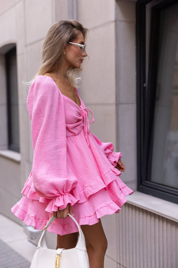 Rochie mini roz din muselină cu volane