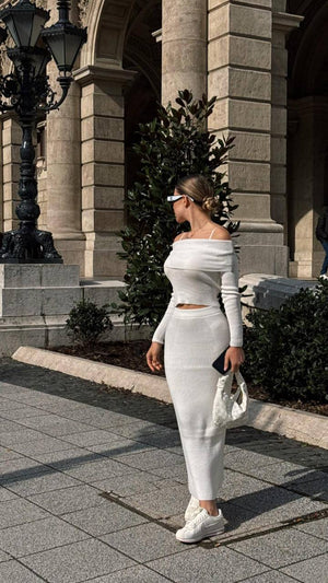 Set tricotat ivory cu umeri goi