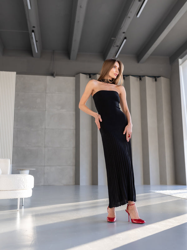 Emeline Strapless Pleated Dress – Black
