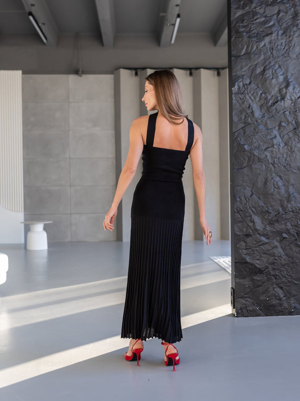 Emeline Strapless Pleated Dress – Black