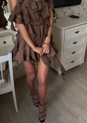 Mocha Buruşuk Saten Volanlı Tulum
