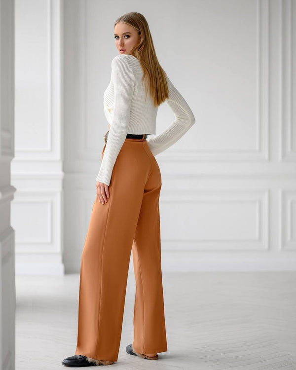 Renée Twist-Front Top