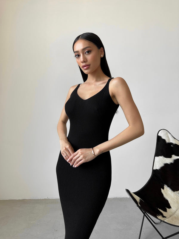 Isaure Ribbed Knit Midi Dress – Black