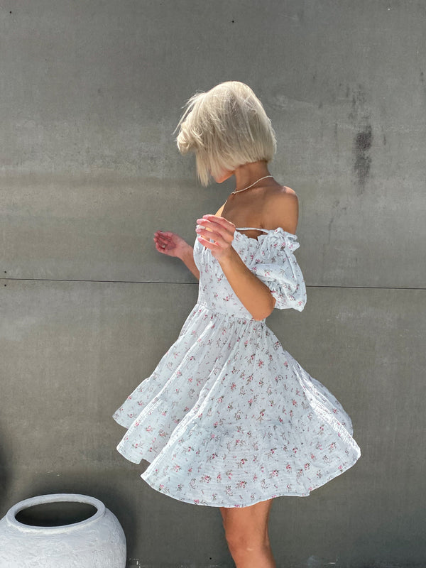 Flavie Off-Shoulder Tiered Mini Dress – White Floral