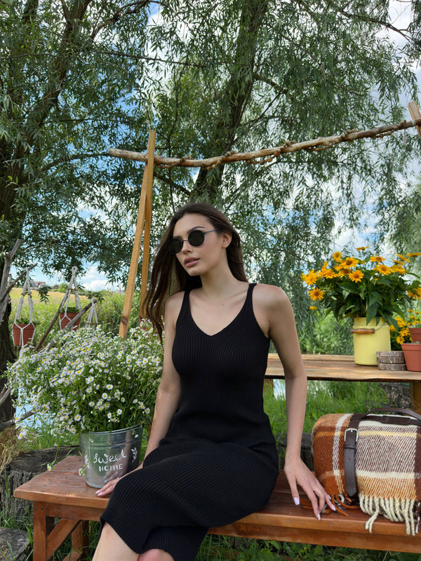 Isaure Ribbed Knit Midi Dress – Black