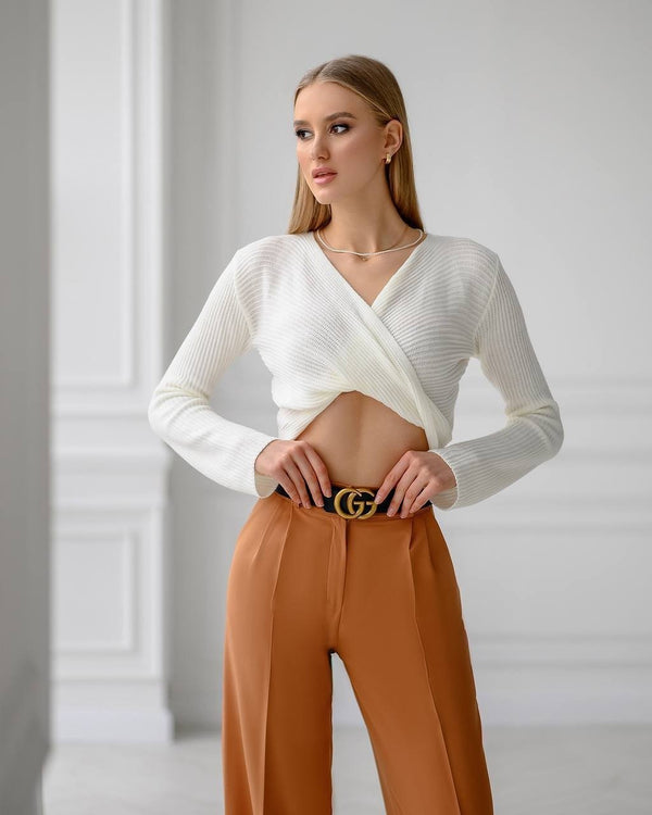 Renée Twist-Front Top