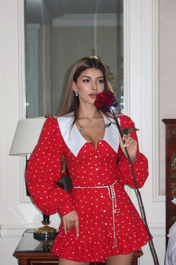 Rochie mini cu inimă stacojie