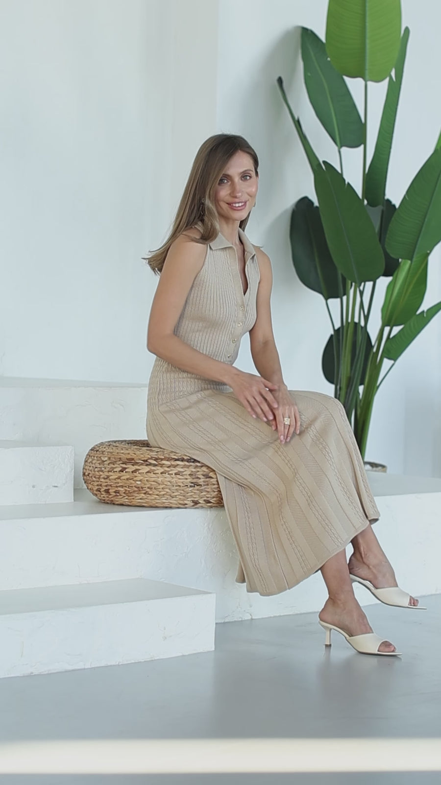 moreamor:kPKeiq8QgVItaXEsypTnd #beige