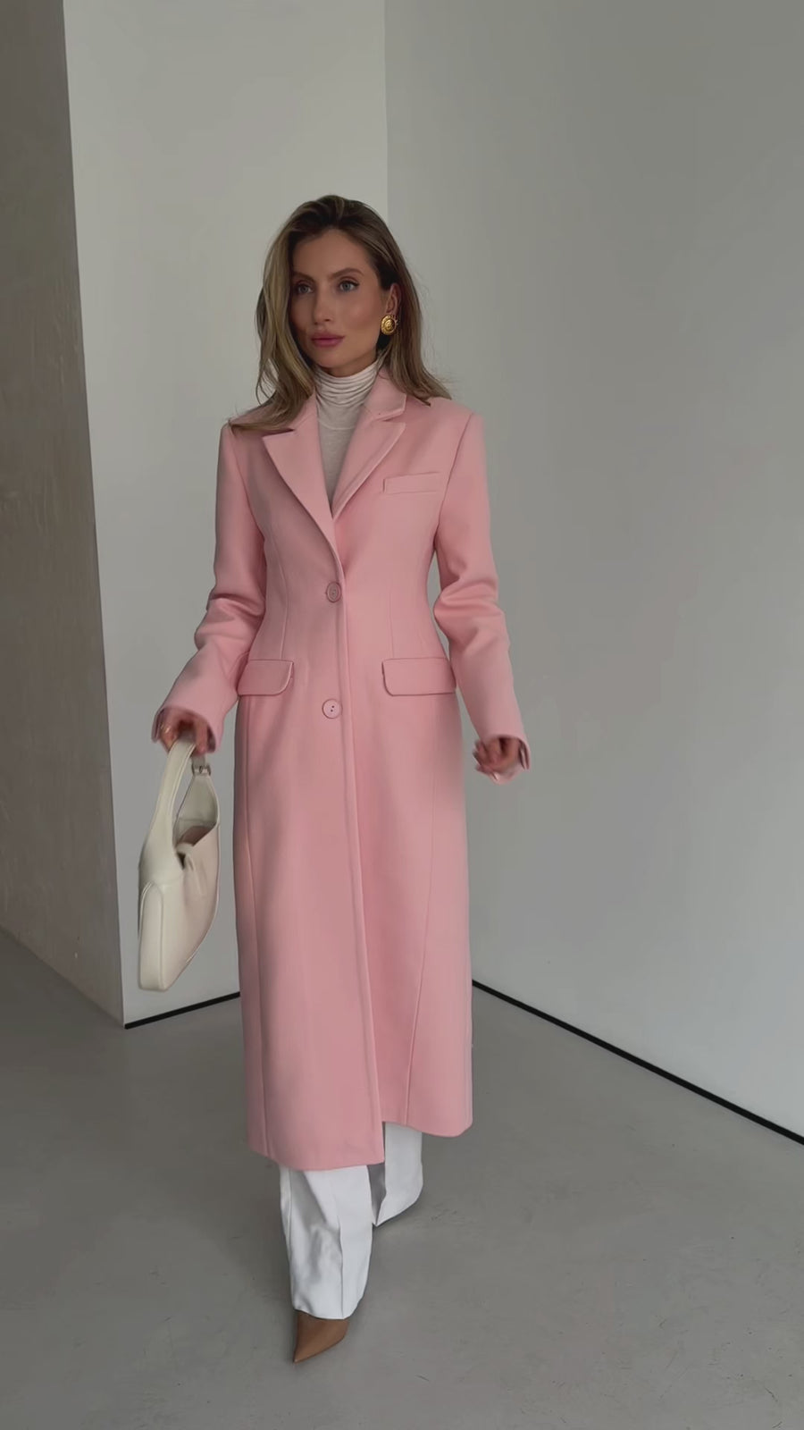 Irène Single-Breasted Wool Coat in Pink, video