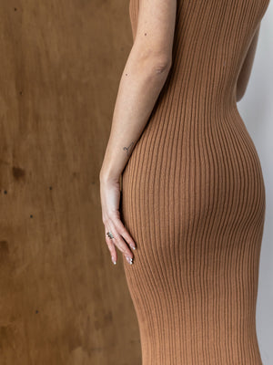 Anaëlle Ribbed Column Maxi Dress – Caramel
