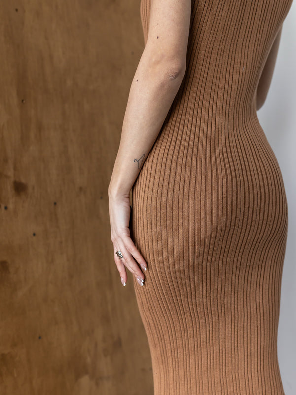 Anaëlle Ribbed Column Maxi Dress – Caramel